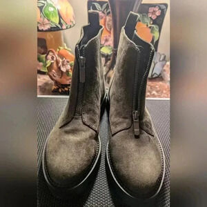 NWOT Nordstrom Rack's Chelsea Boot Size 8